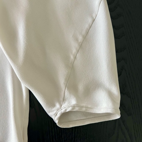 Diane Von Fustenberg 100% silk blouse - Picture 3 of 6